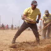 On Maharashtra Day, Aamir Khan does Shramdaan at Satara district