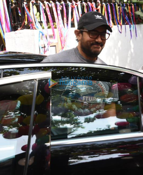 photos aamir khan and kiran rao snapped attending a play at prithvi theatre 3