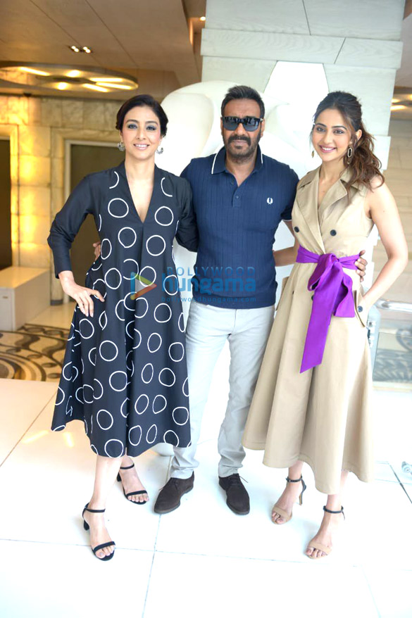 Photos: Ajay Devgn, Rakul Preet Singh and Tabu snapped during De De Pyaar De promotions Photos: Ajay Devgn, Rakul Preet Singh and Tabu snapped during De De Pyaar De promotions