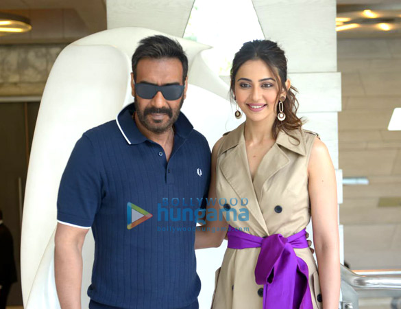 photos ajay devgn rakul preet singh and tabu snapped during de de pyaar de promotions 5