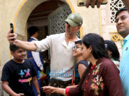 Photos: Akshay Kumar snapped with his family at Bayroute, Juhu