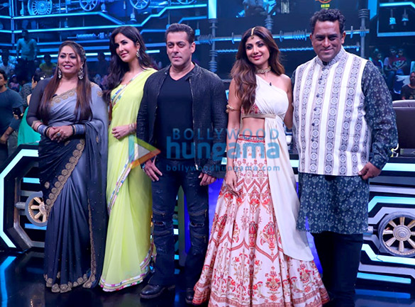 photos salman khan and katrina kaif snapped promoting bharat on the sets of super dancer chapter 3 6