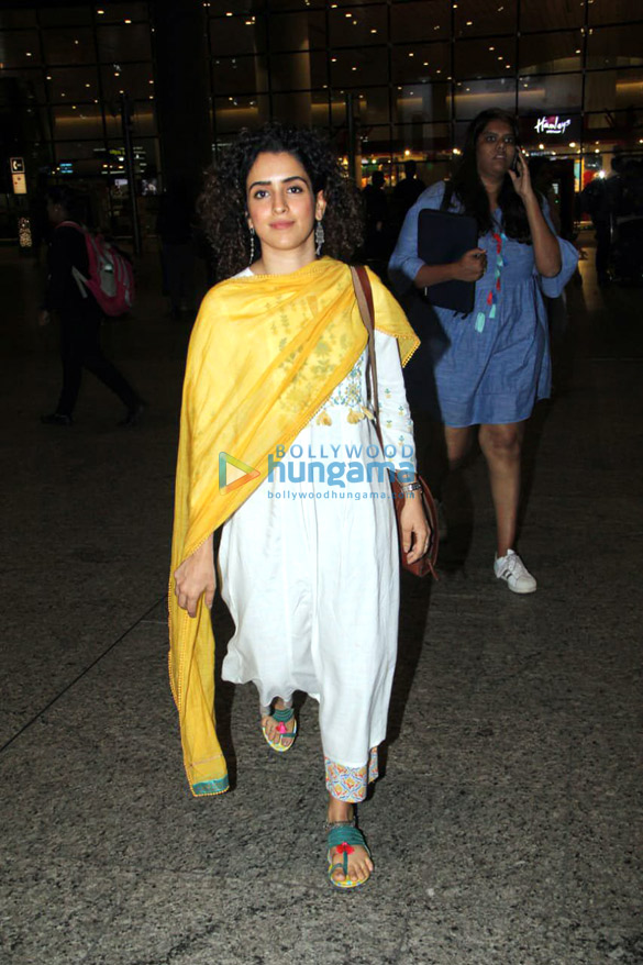 photos shahid kapoor and sanya malhotra snapped at the airport 2