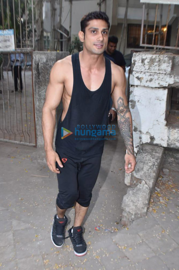 prateik babbar and sussanne khan spotted at kromakay salon in juhu 1