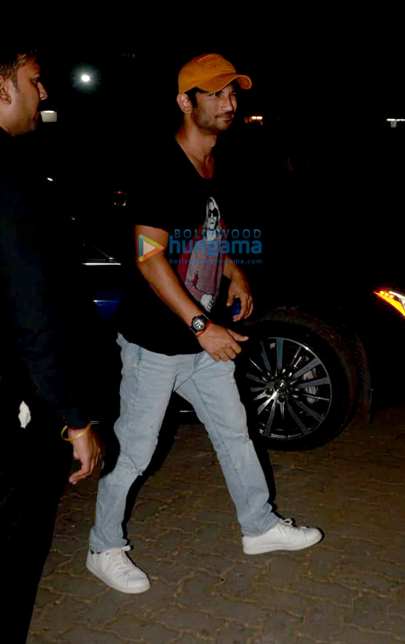 rhea chakraborty and sushant singh rajput snapped in bandra 2