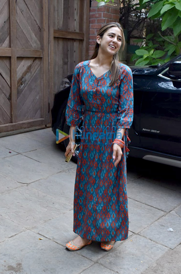 sara ali khan snapped at a friends place in versova 5