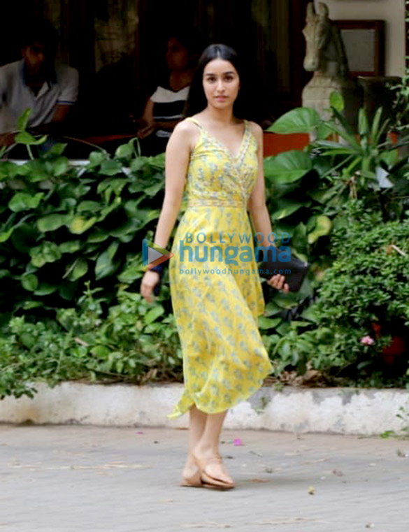 shraddha kapoor snapped at maddock films office in bandra 3