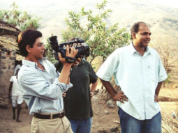 THROWBACK THURSDAY – This photo of Shah Rukh Khan turning director for Ashutosh Gowariker on the sets of Swades will make you nostalgic!