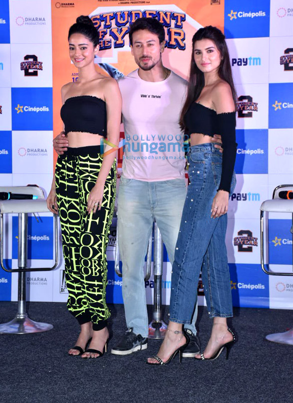 tara sutaria tiger shroff and ananya pandey snapped at cinepolis event 5