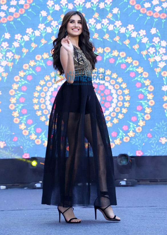 tara sutaria walks the ramp as the face of the ritu kumar label of spring summer 2019 collection 4
