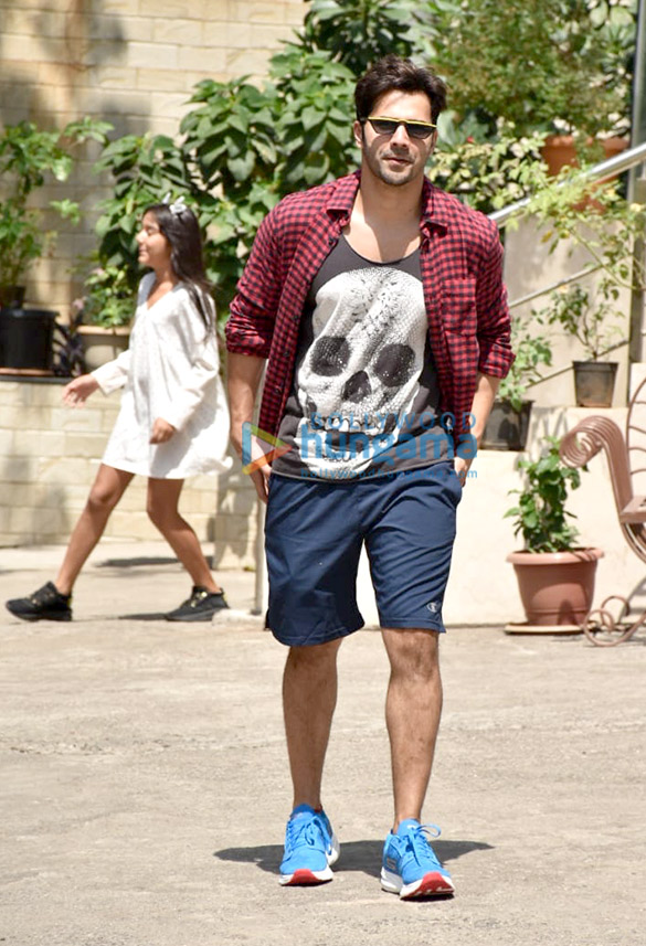 varun dhawan spotted at a dance class 2