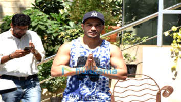 Varun Dhawan, Shraddha Kapoor and Nora Fatehi spotted at a dance class