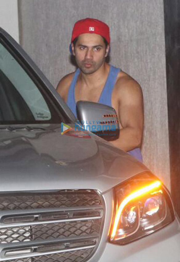 varun dhawan spotted at the gym 2 6