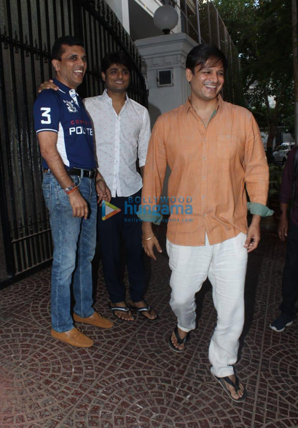 vivek oberoi spotted at anand pandits office in juhu 2