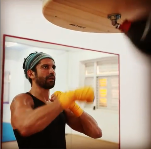 WATCH: Farhan Akhtar gets into his sporty avatar while training for Toofan 
