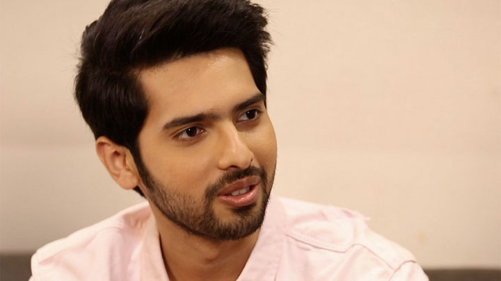 “SRK, When Can PRINCE of Romance SING for KING Of Romance?”: Armaan Malik | Rapid Fire “SRK, When Can PRINCE of Romance SING for KING Of Romance?”: Armaan Malik | Rapid Fire