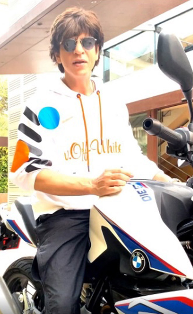 27 Years Of Shah Rukh Khan: This video of SRK recreating Deewana's bike scene will forever remain iconic 