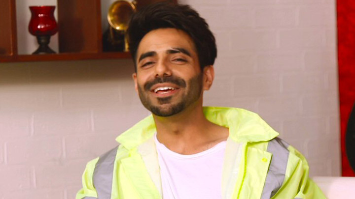 CRAZY: Aparshakti Khurana IMITATES Mika Singh, Badshah & Usha Uthup | Kudiye Ni | Neeti Mohan CRAZY: Aparshakti Khurana IMITATES Mika Singh, Badshah & Usha Uthup | Kudiye Ni | Neeti Mohan