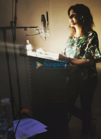 on the sets of the movie Mission Mangal