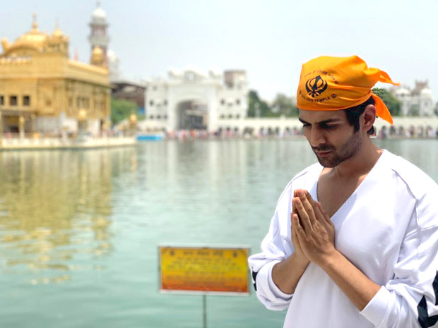 PHOTO ALERT: Kartik Aaryan seeks blessings at Golden Temple 