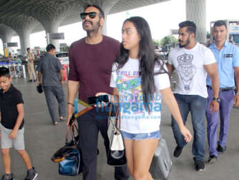 Photos: Ajay Devgn and Sussanne Khan snapped at the airport