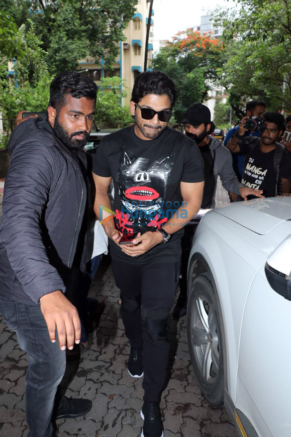 photos allu arjun spotted at suzette in bandra 3