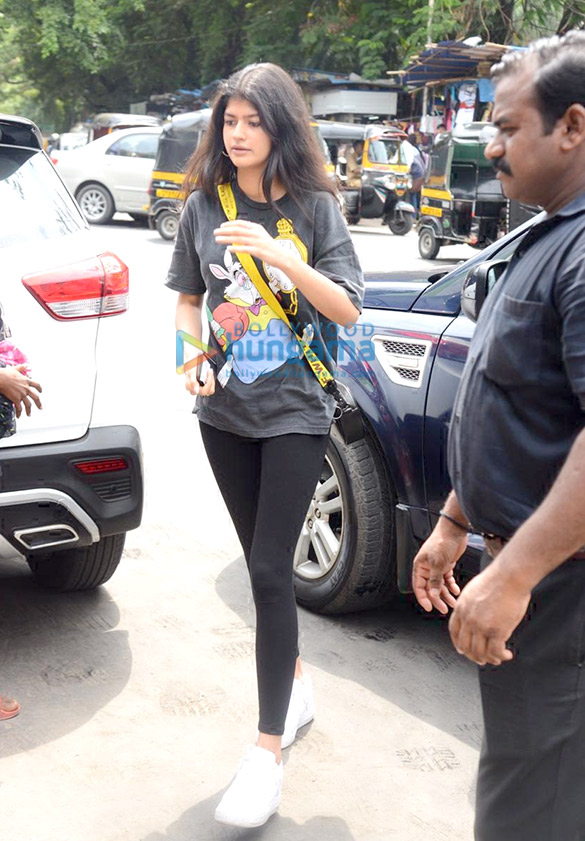 photos ananya panday khushi kapoor karan johar and others snapped at bastian in bandra 4