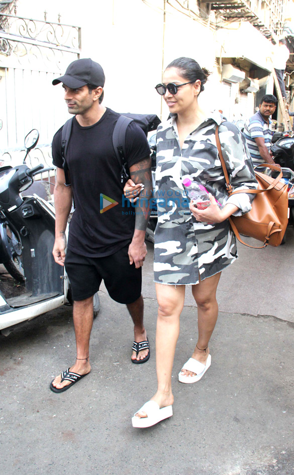 photos bipasha basu and karan singh grover snapped in bandra 3
