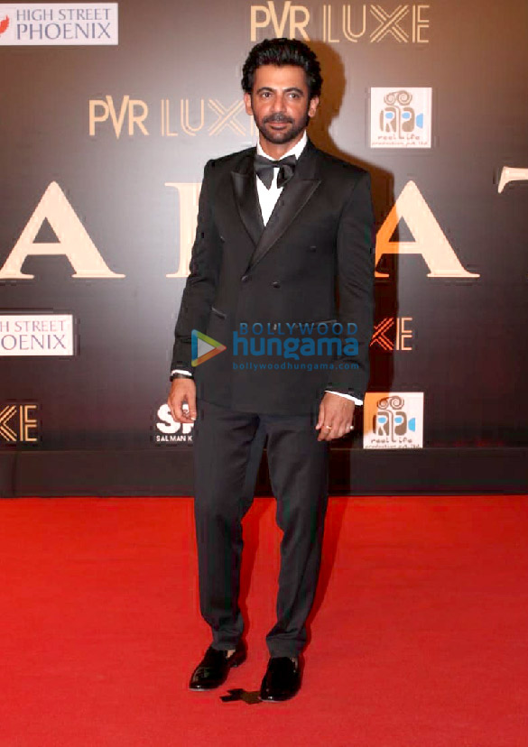 photos celebs grace the premiere of bharat in mumbai 19