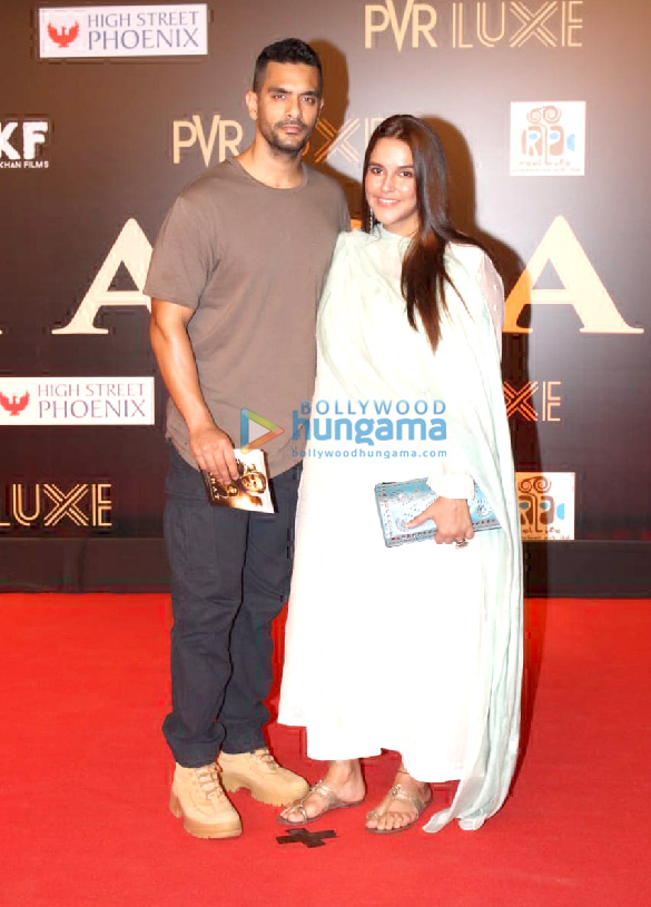 photos celebs grace the premiere of bharat in mumbai 25