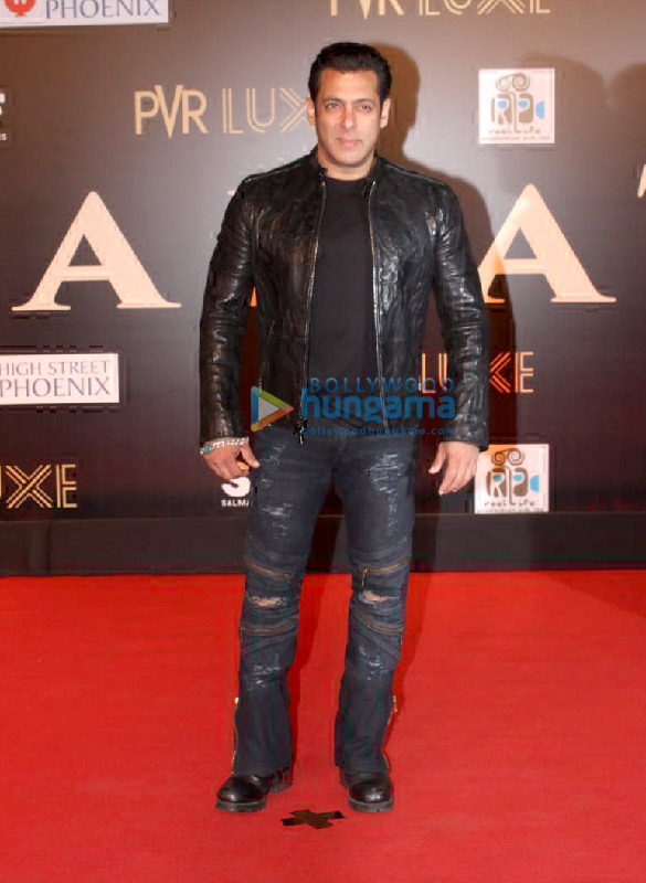 photos celebs grace the premiere of bharat in mumbai 26