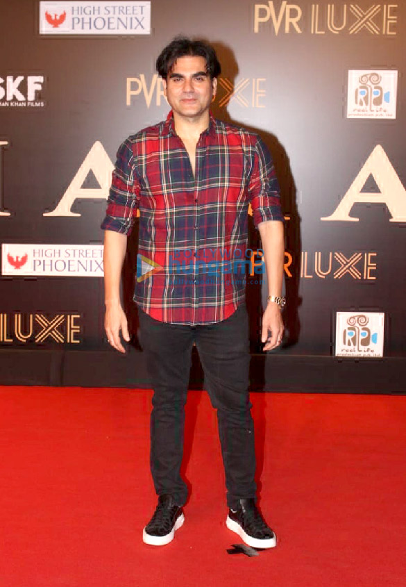 photos celebs grace the premiere of bharat in mumbai 4