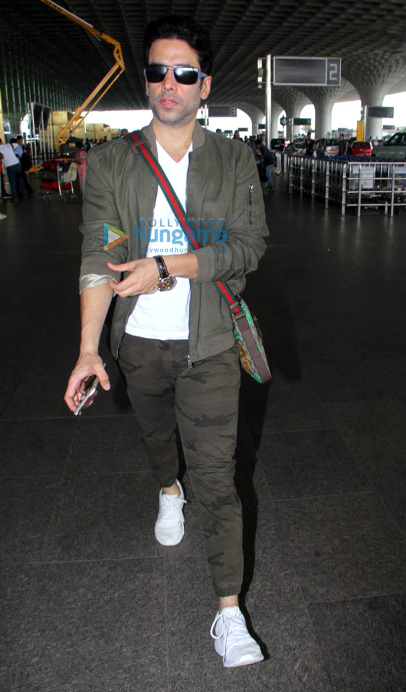photos deepika padukone kareena kapoor khan kajol and others snapped at the airport