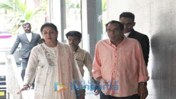 Photos: Dharmendra and Hema Malini spotted at Hinduja Hospital