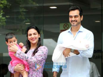 Photos: Esha Deol snapped with her new born baby at Hinduja Hospital in Khar