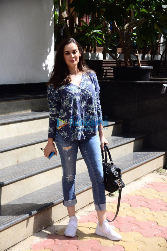 photos evelyn sharma snapped at a dubbing studio in khar 2