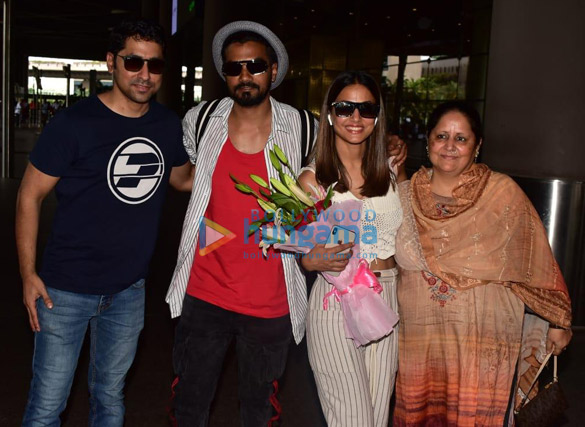 photos hrithik roshan dhanush and others snapped at the airport 1