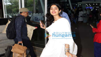 Photos: Janhvi Kapoor, Kriti Sanon, Kartik Aaryan and others snapped at the airport