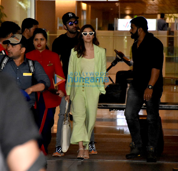 Photos: Ranbir Kapoor and Alia Bhatt snapped at the airport