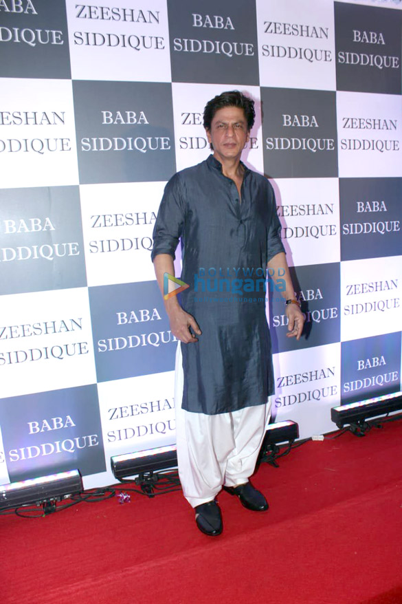 photos salman khan shah rukh khan katrina kaif mouni roy and others snapped at baba siddiques iftaar party 7