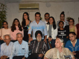 Photos: Salman Khan and Katrina Kaif meet families who have witnessed the 1947 partition Photos: Salman Khan and Katrina Kaif meet families who have witnessed the 1947 partition