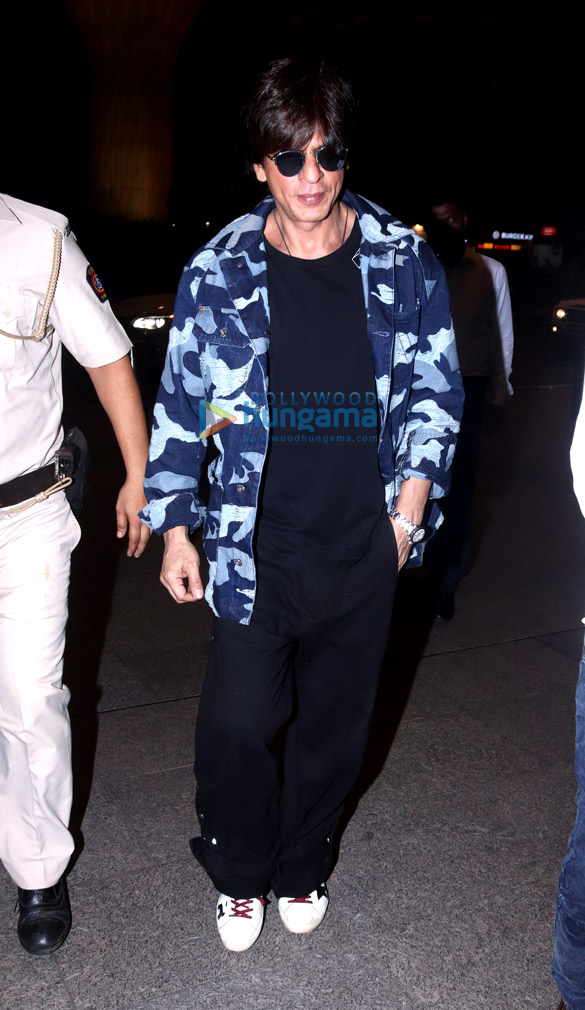 Photos: Shah Rukh Khan, Kareena Kapoor Khan and others snapped at the airport