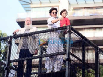 Photos: Shah Rukh Khan snapped greeting fans at Mannat during Eid celebration
