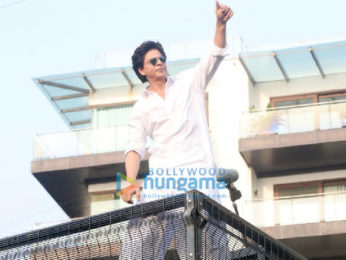 Photos: Shah Rukh Khan snapped greeting fans at Mannat during Eid celebration