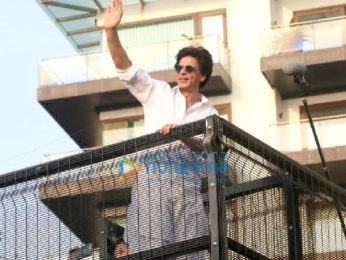 Photos: Shah Rukh Khan snapped greeting fans at Mannat during Eid celebration
