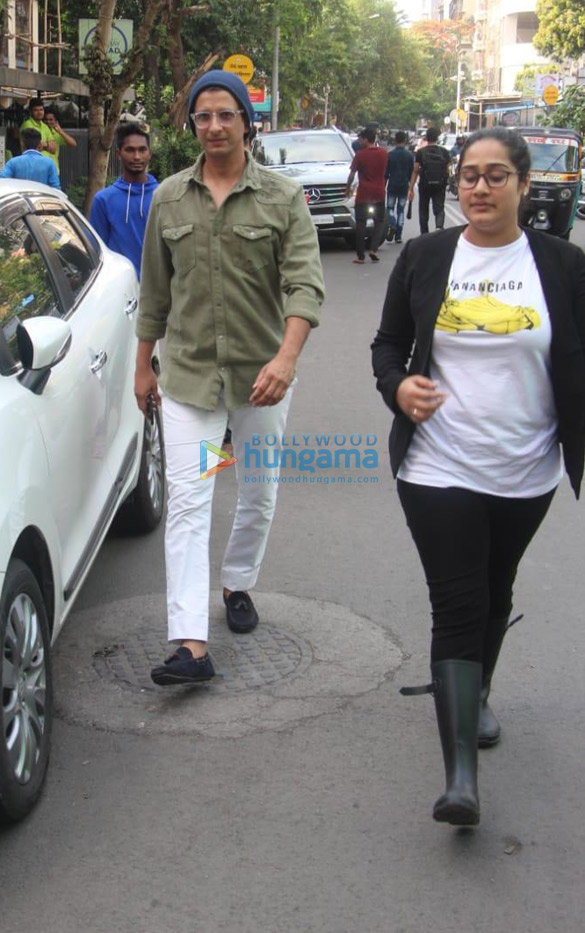 photos sharman joshi snapped in bandra 3