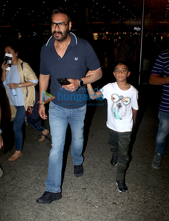 photos shraddha kapoor ajay devgn raveena tandon and others snapped at the airport 2