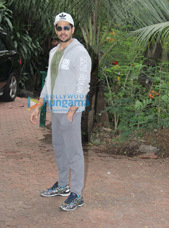 photos sidharth malhotra spotted at a dance class 1 2