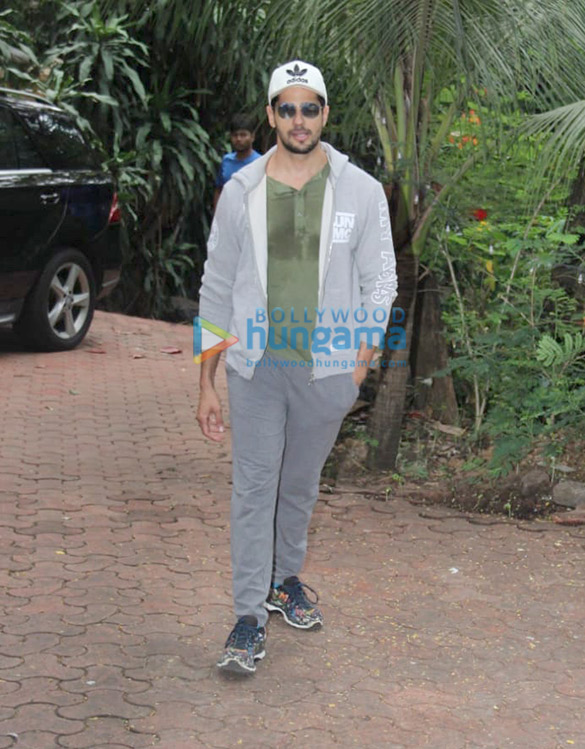 Photos: Sidharth Malhotra spotted at a dance class Photos: Sidharth Malhotra spotted at a dance class