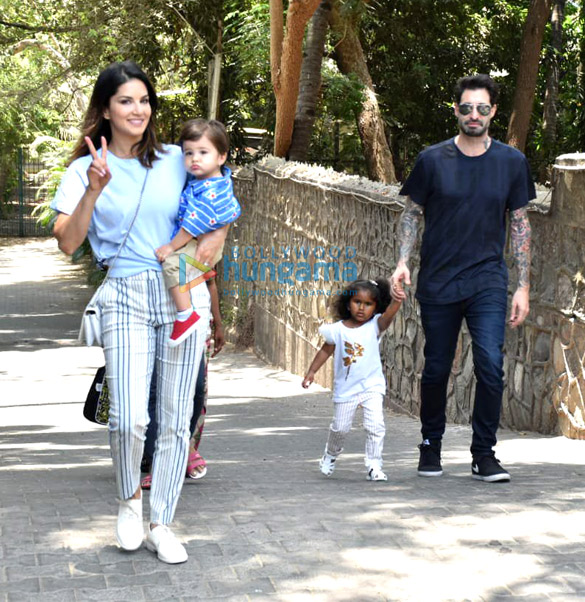 photos sunny leone snapped with her family at juhu 2